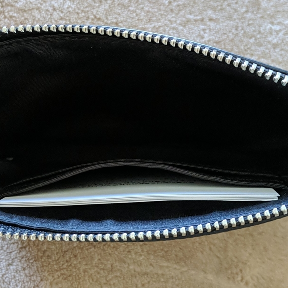 💯 Authentic Brand New Coach Wristlet - Picture 4 of 4